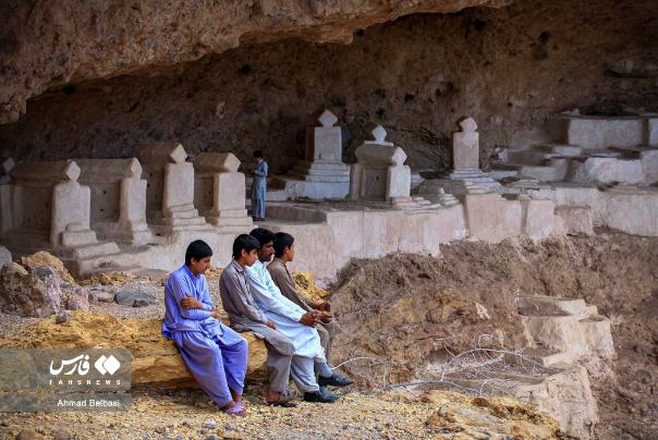 قبرستان تاریخی هفتاد مُلّا میرجاوه