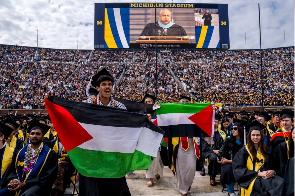 دانشجویان حامی فلسطین در آغاز سال تحصیلی دانشگاه میشیگان به جنایات رژیم صهیونیستی اعتراض می کنند، آمریکا