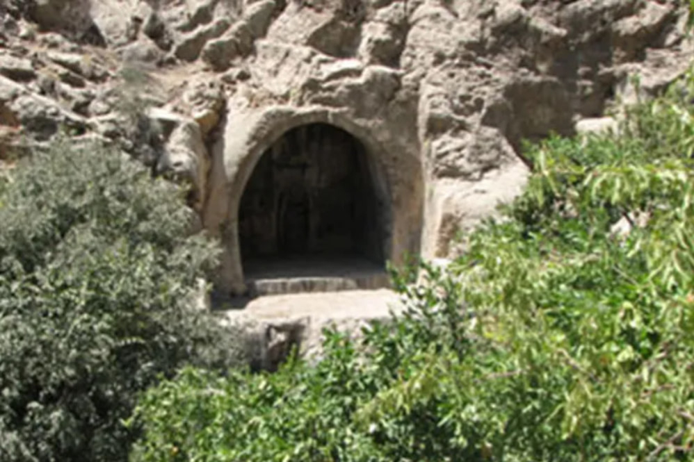 העיר+אסטהבן+ממוקמת+למרגלות+הרי+זגרוס+ונהנית+מאקלים+הררי+מתון,+מה+שהופך+אותה+לאחד+האזורים+המתאימים+בי