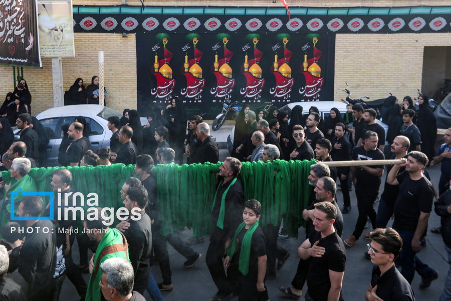 مراسم «محله‌گردی» در یزد یکی از آیین‌های سنتی و مذهبی در روزهای اول محرم