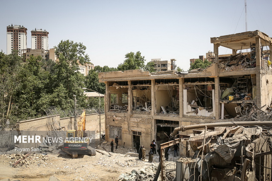 بازدید اصحاب رسانه از محل حمله رژیم صهیونیستی در زندان اوین