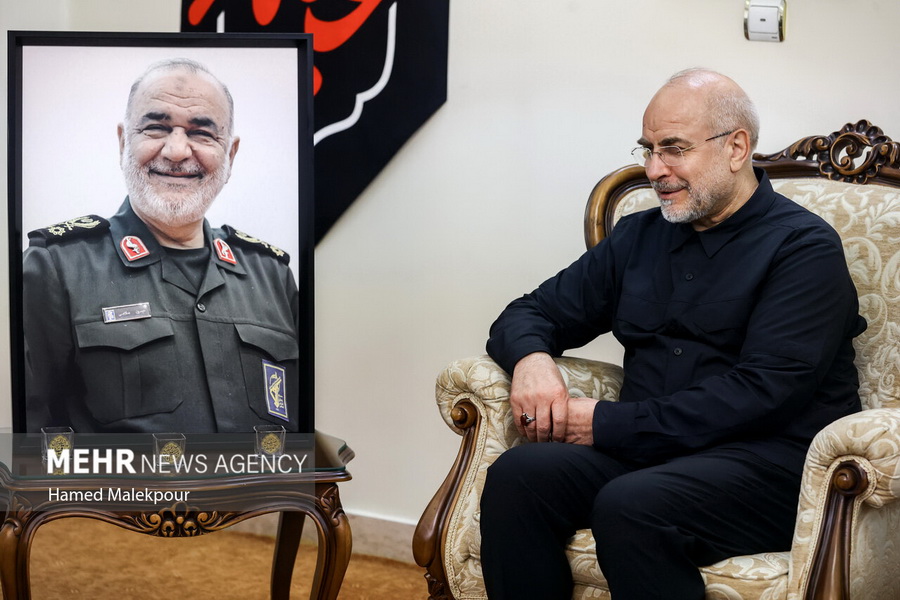 حضور محمدباقر قالیباف رئیس مجلس شورای اسلامی در منزل سپهبد شهید حسین سلامی