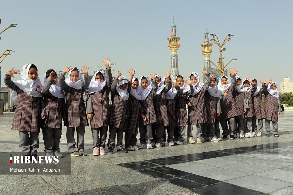 آیین جشن شکوفه‌های رضوی در حرم امام رضا(ع)
