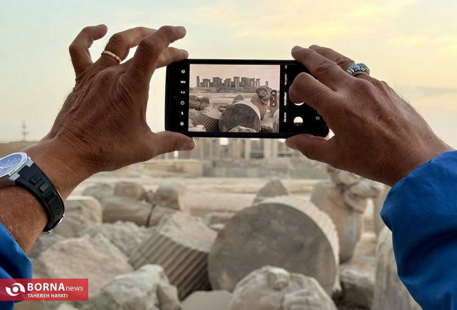 بازدید گردشگران از اماکن تاریخی فارس