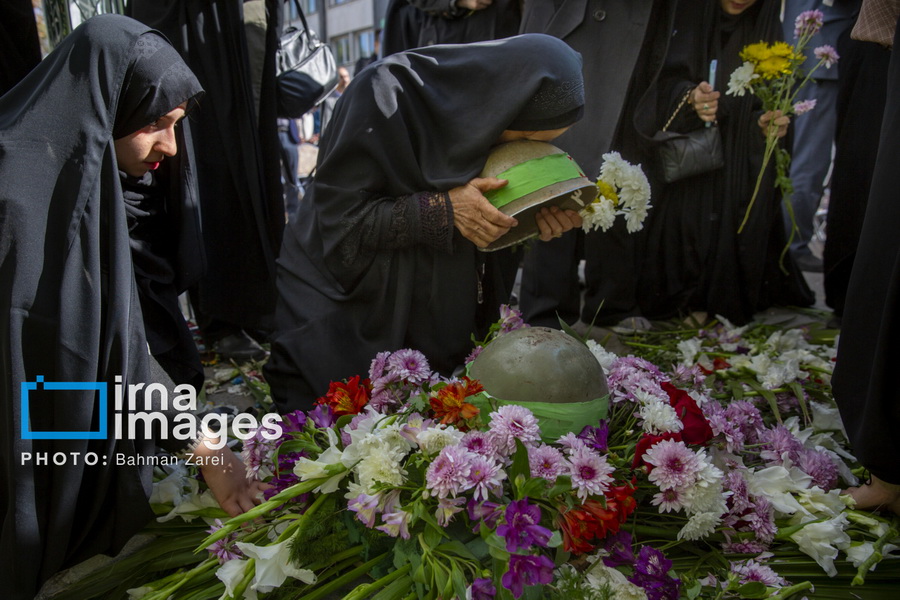 خاکسپاری پیکر مطهر یک شهید گمنام در شرکت گاز استان کرمانشاه