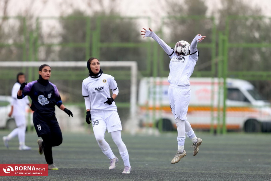 دیدار تیم‌های فوتبال دختران آوا - سپاهان