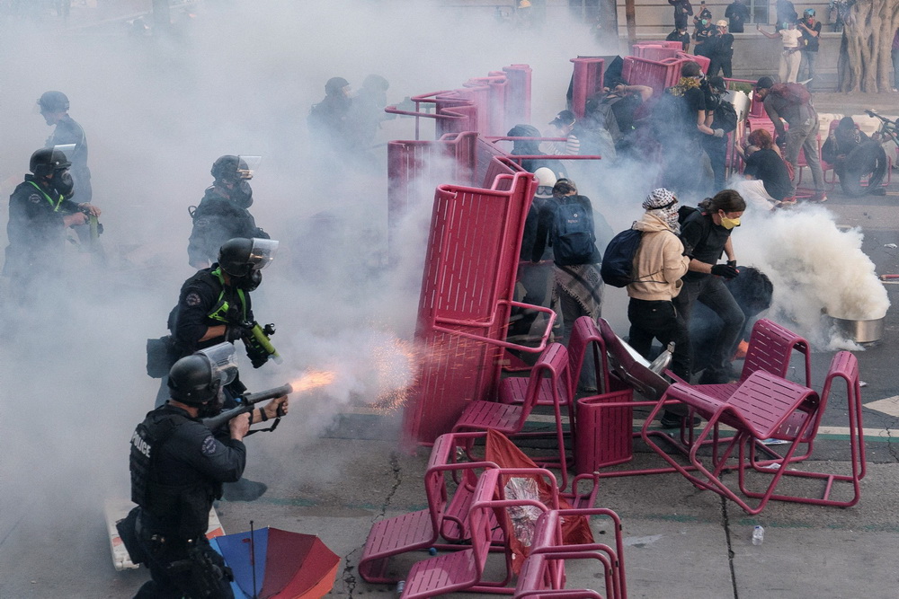 اعتراضات عیله طرح های ضد مهاجرتی ترامپ در آمریکا