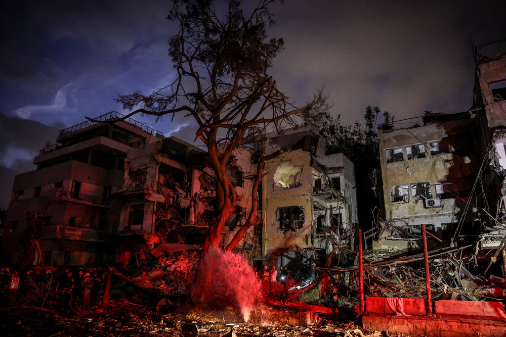 ویرانی ناشی از حملات موشکی ایران به تل آویو ، اسرائیل