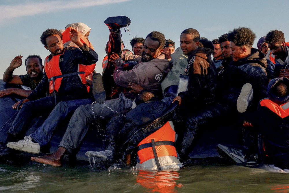 تلاش پناهجویان برای عبور غیر قانونی از کانال مانش، فرانسه