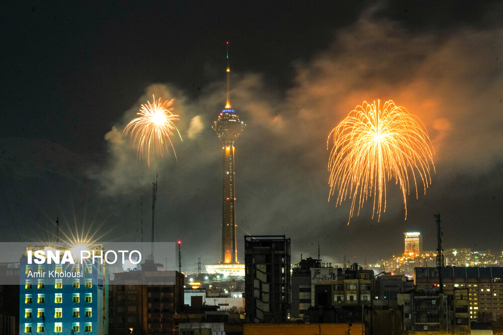 نورافشانی در شب سالگرد پیروزی انقلاب اسلامی