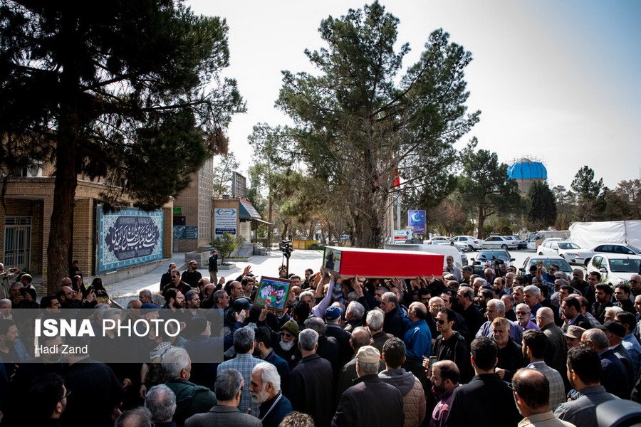 مراسم خاکسپاری حاجیه خانم معصومه حسینی‌زاده مادر جاویدالاثر سردار احمد متوسلیان